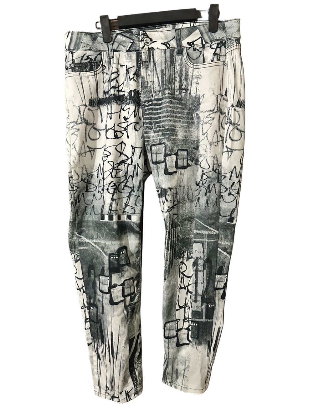Dolcezza Women’s White & Black Abstract Print Jeans Size Medium - Large